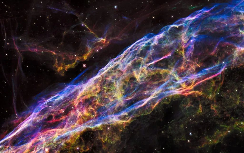 دوره یکیهانی hubble bests veil nebula 1024x640